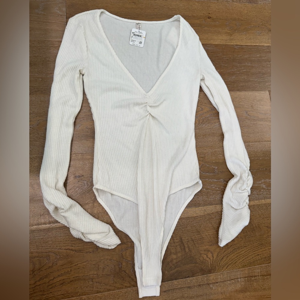 Free people ribbed knit white v neck bodysuit